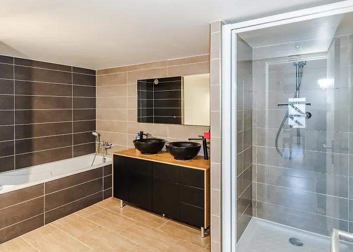 Front De Acces Presqu'ile De Giens-sea And Mountain Pleasure