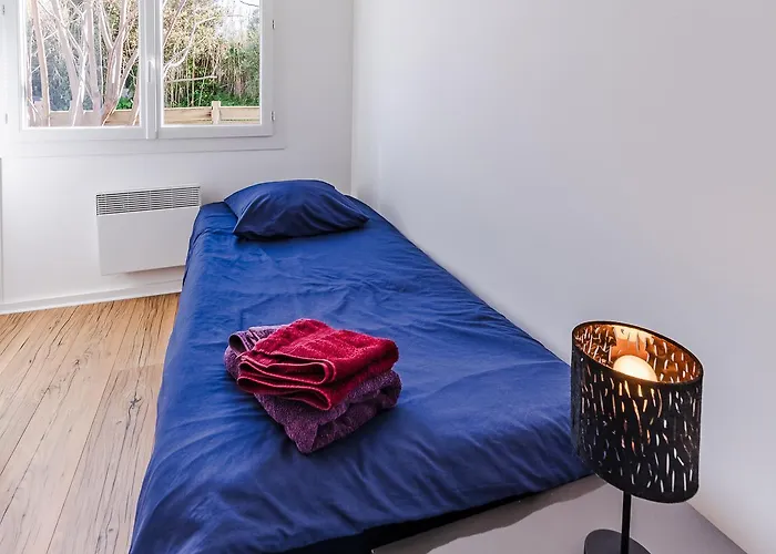 Front De Acces Presqu'ile De Giens-sea And Mountain Pleasure