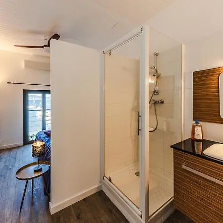 Front De Acces Presqu'ile De Giens-sea And Mountain Pleasure